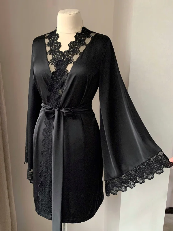 Black robe kimono with lace Ivory