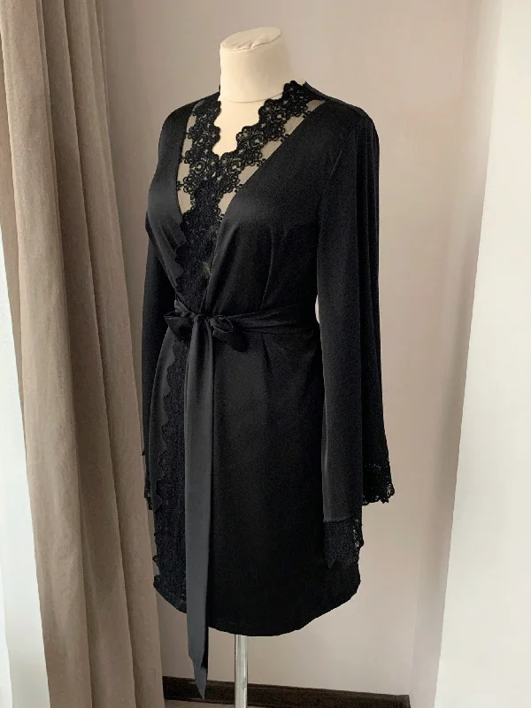 Black robe kimono with lace Ivory