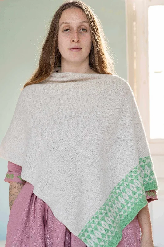 Mirror Poncho natural spring green *lambswool